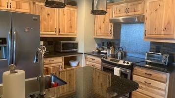 Condo, Multiple Beds (Sugar Ski & Country Club Unit 523 Pla) | Private kitchen