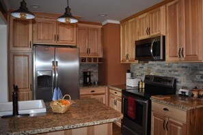 Condo, Multiple Beds (Sugar Ski & Country Club Unit 615 Pla) | Private kitchen - Sugar Ski & Country Club Unit 615 Platinum (Banner Elk)