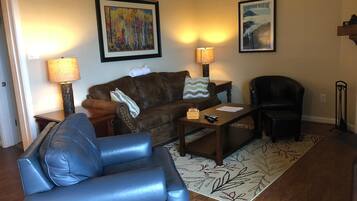 Condo, 2 Queen Beds (Sugar Ski & Country Club Unit 835 Sil) | Living room
