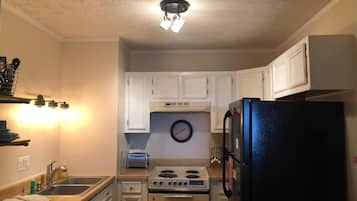 Condo, 2 Queen Beds (Sugar Ski & Country Club Unit 835 Sil) | Private kitchen