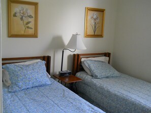 2 bedrooms, bed sheets - Sugar Ski & Country Club Unit 513 Bronze (Banner Elk)