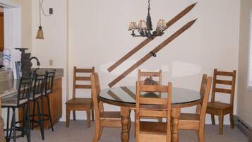 Condo, Multiple Beds (434) | Private kitchen