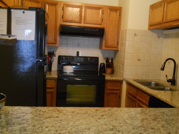 Condo, Multiple Beds (434) | Private kitchen