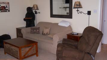 Condo, Multiple Beds (434) | Living room