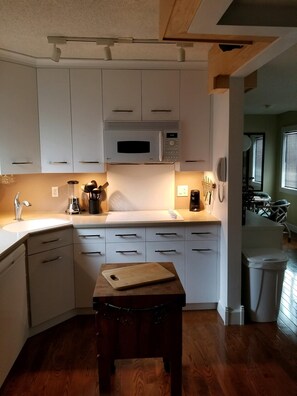 Condo, Multiple Beds (Sugar Ski & Country Club Unit 11-403 ) | Private kitchen | Oven