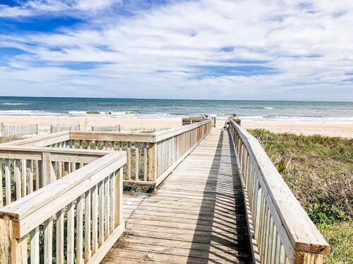 Oceanfront: 607 Surf Villas at Sawgrass Beach Club Near  TPC & Mayo Clinic