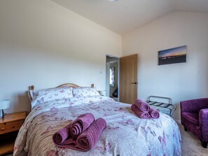 4 bedrooms, free WiFi, bed sheets