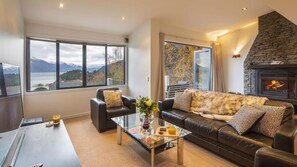 Smart TV, fireplace, Netflix, streaming services