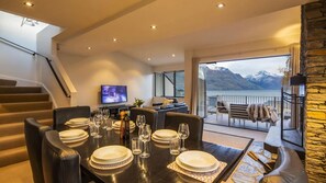 Dining - The Outlook walking distance to town (Queenstown)