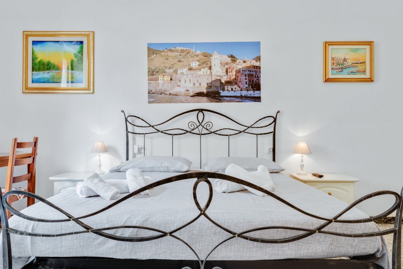 3 habitaciones, tabla de planchar con plancha, wifi y ropa de cama 