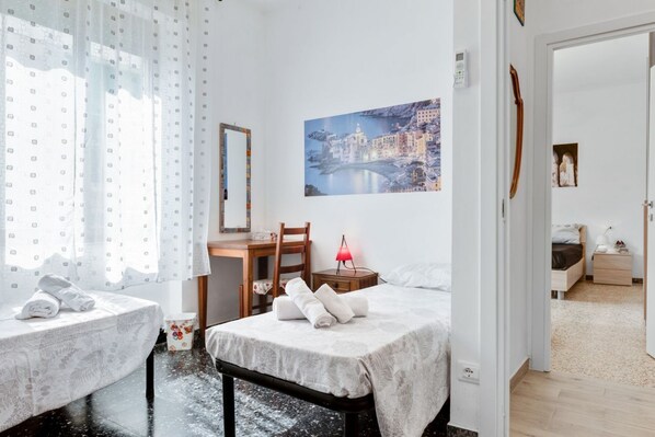 3 bedrooms, iron/ironing board, WiFi, bed sheets