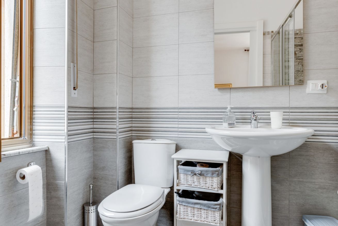 Doccia, asciugacapelli, bidet, asciugamani