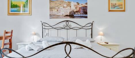 3 chambres, fer et planche à repasser, Wi-Fi, draps fournis