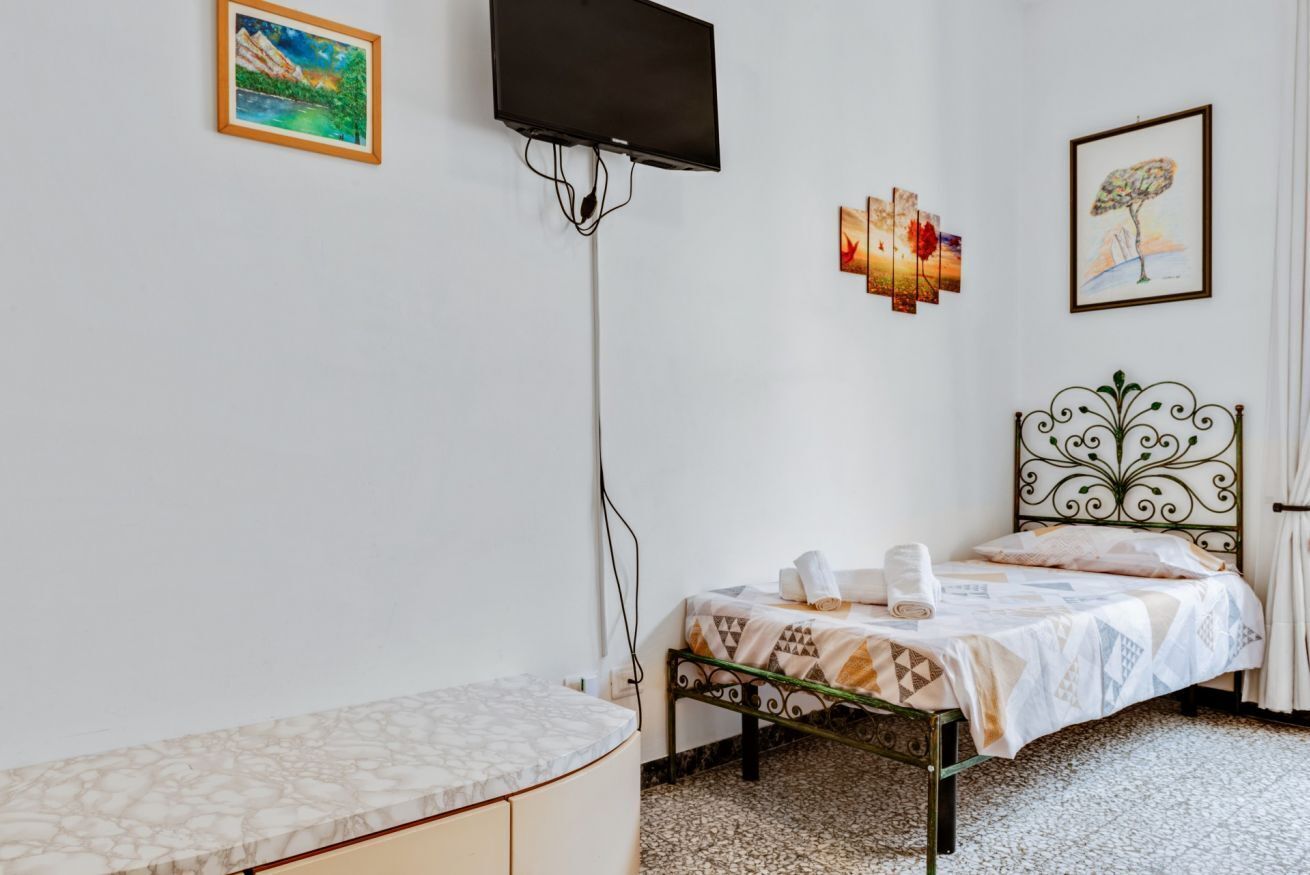3 habitaciones, tabla de planchar con plancha, wifi y ropa de cama 