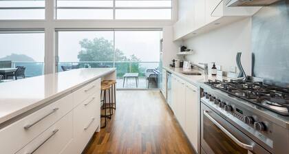 Indulge in the cinema built for two, or a hot bath under the stars ..... Relax!