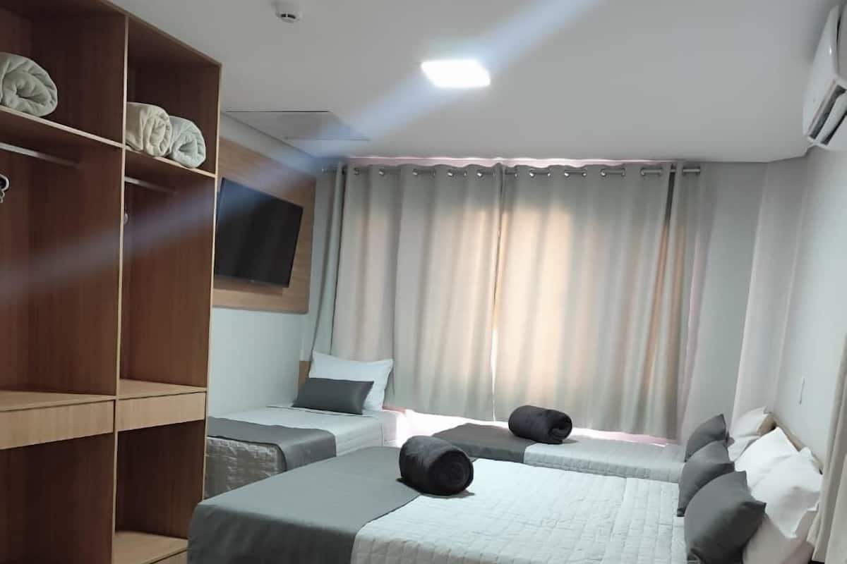 Minibar, escritorio, sistema de insonorización y wifi gratis