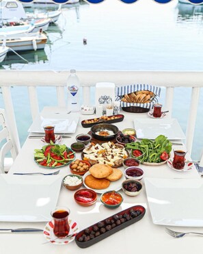 Daily local cuisine breakfast (TRY 450 per person)
