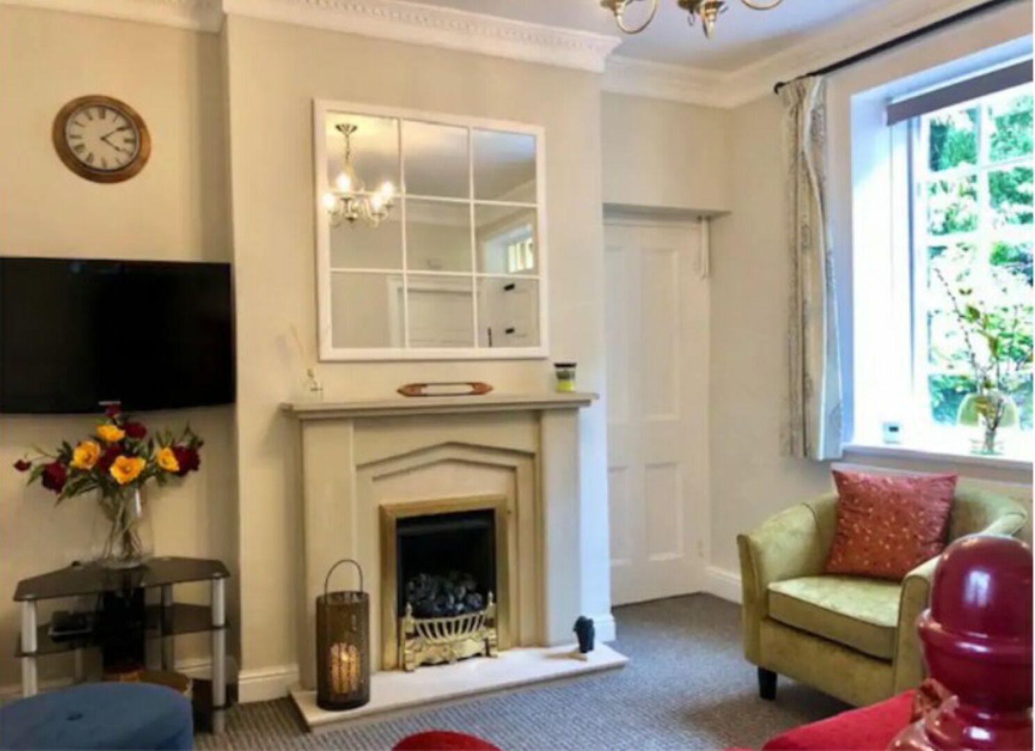 Flat-screen TV, fireplace