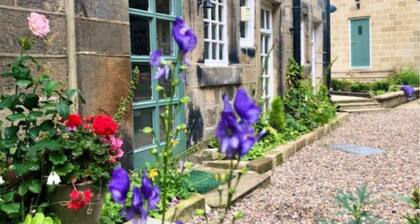 Ewood Cottage - Exquisite Country Cottage