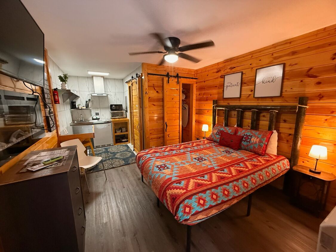 1 habitación, tabla de planchar con plancha, wifi gratis y ropa de cama 