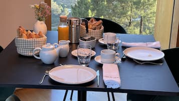 Colazione a base di specialità locali inclusa, servita tutte le mattine