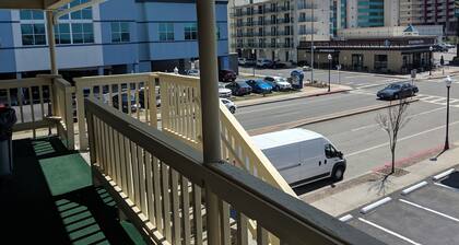 Crystal Sands Motel