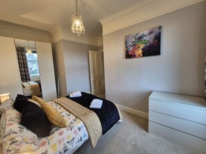 2 bedrooms, iron/ironing board, free WiFi, bed sheets