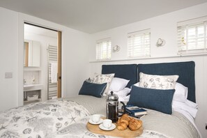 2 habitaciones, escritorio, tabla de planchar con plancha y internet 