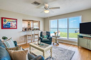 House (Porpoise Point) | Living room