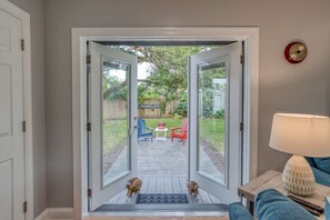 Cottage (Monarch Gardens) | Balcony