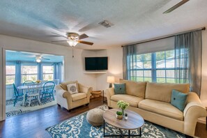 House (Gathering Shore) | Living room