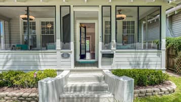 Bungalow (Happy Bungalow) | Exterior