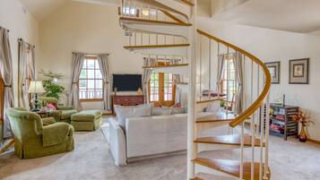 Condo (64 Hypolita Street) | Living room