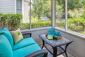 Bungalow (Happy Bungalow) | Balcony