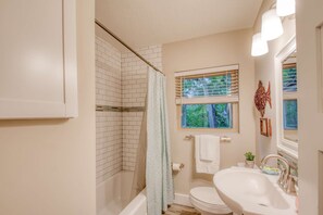 Maison | Salle de bain | Articles de toilette (gratuits), séchoir à cheveux, shampooing