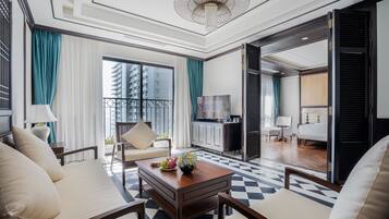 Royal Suite | Living area | 49-inch Smart TV with cable channels, TV