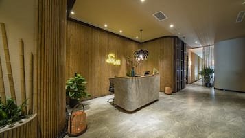 Couples treatment rooms, sauna, hot tub, steam room, body treatments