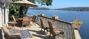 Direct Lakefront Living - Floating Dock, Boat Watching, Kayaks, & EV Charger
