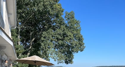 Direct Lakefront Living - Floating Dock, Boat Watching, Kayaks, & EV Charger