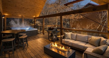 Luxe Pool Cabin Near Dollywood & Top Attractions