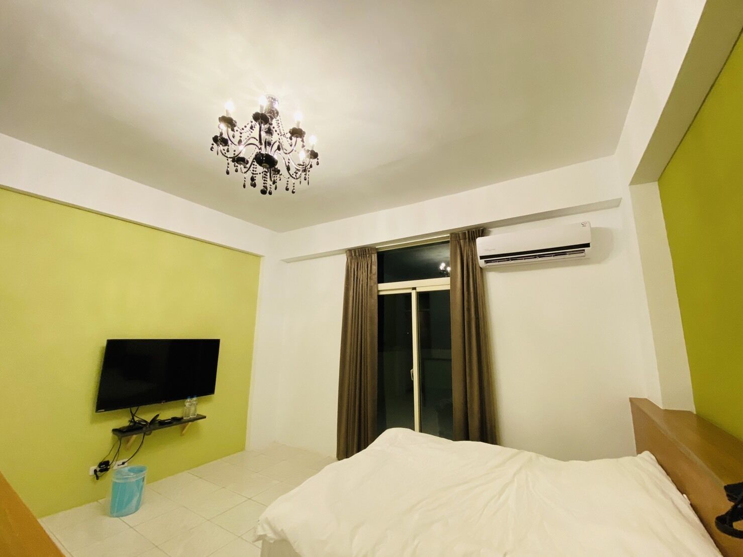 Blackout curtains, free WiFi, bed sheets