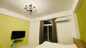 Blackout curtains, free WiFi, bed sheets