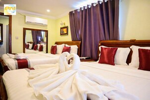 标准双床房 | 客房内保险箱、床单