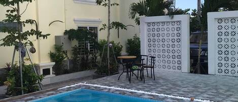 حمّام سباحة خارجي