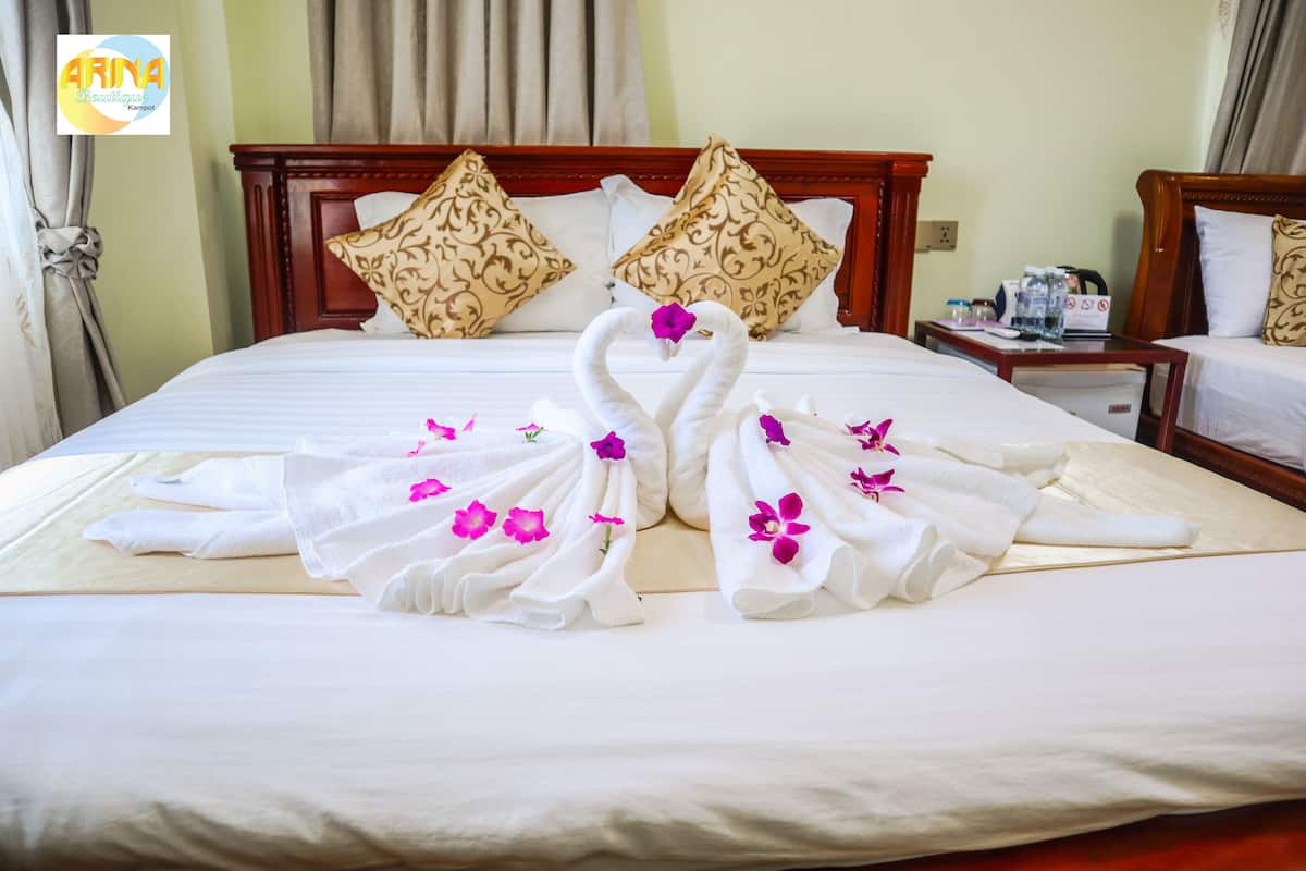 In-room safe, bed sheets
