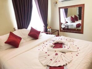 In-room safe, bed sheets - Arina Boutique Kampot (Kampot)