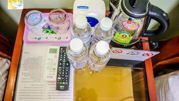 Refrigerador y tetera eléctrica