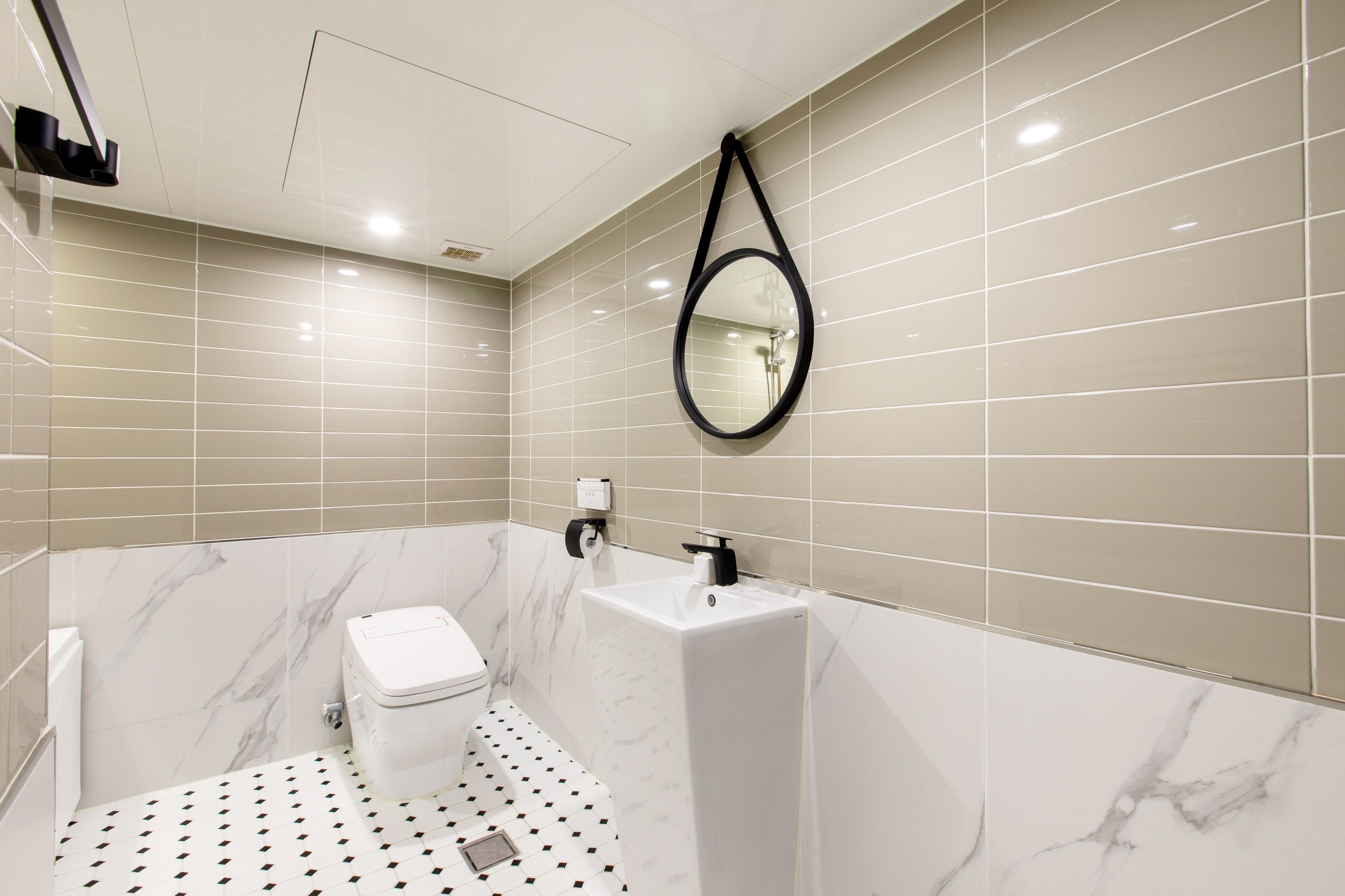 premier double room | bathroom | free toiletries, hair dryer, bathrobes, slippers