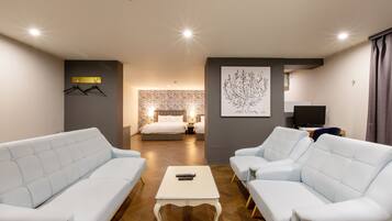 Suite Twin | 1 phòng ngủ, bộ đồ giường cao cấp, trang trí khác biệt, bàn