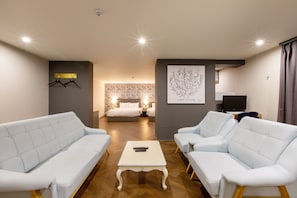 Suite Twin | 1 chambre, literie de qualité, décor unique, bureau